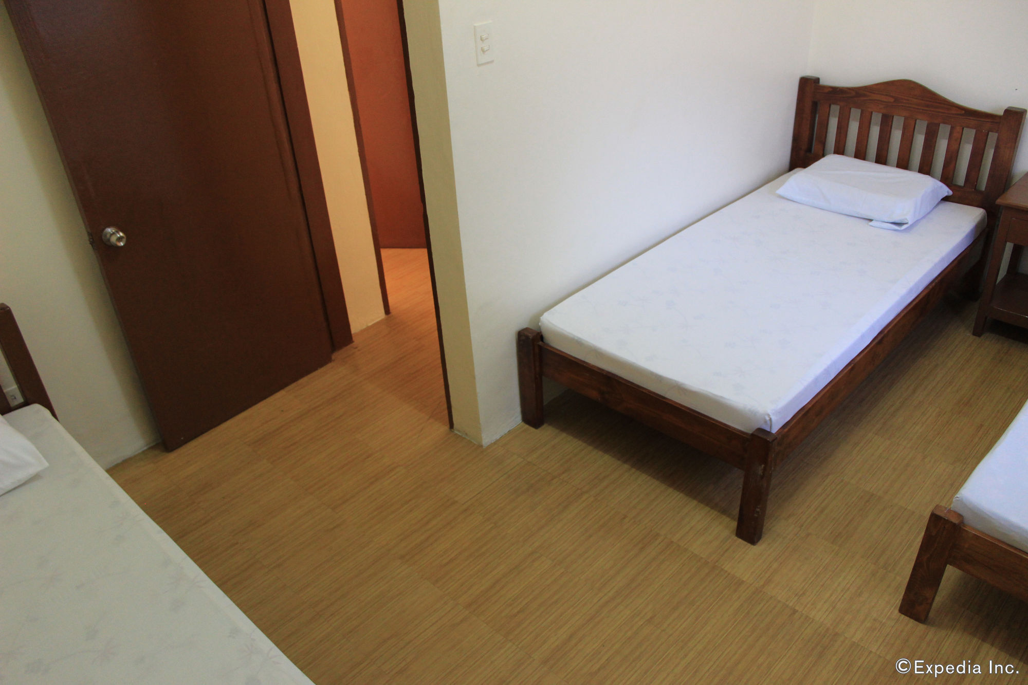 Coron Town Traveller'S Dormitory Eksteriør bilde